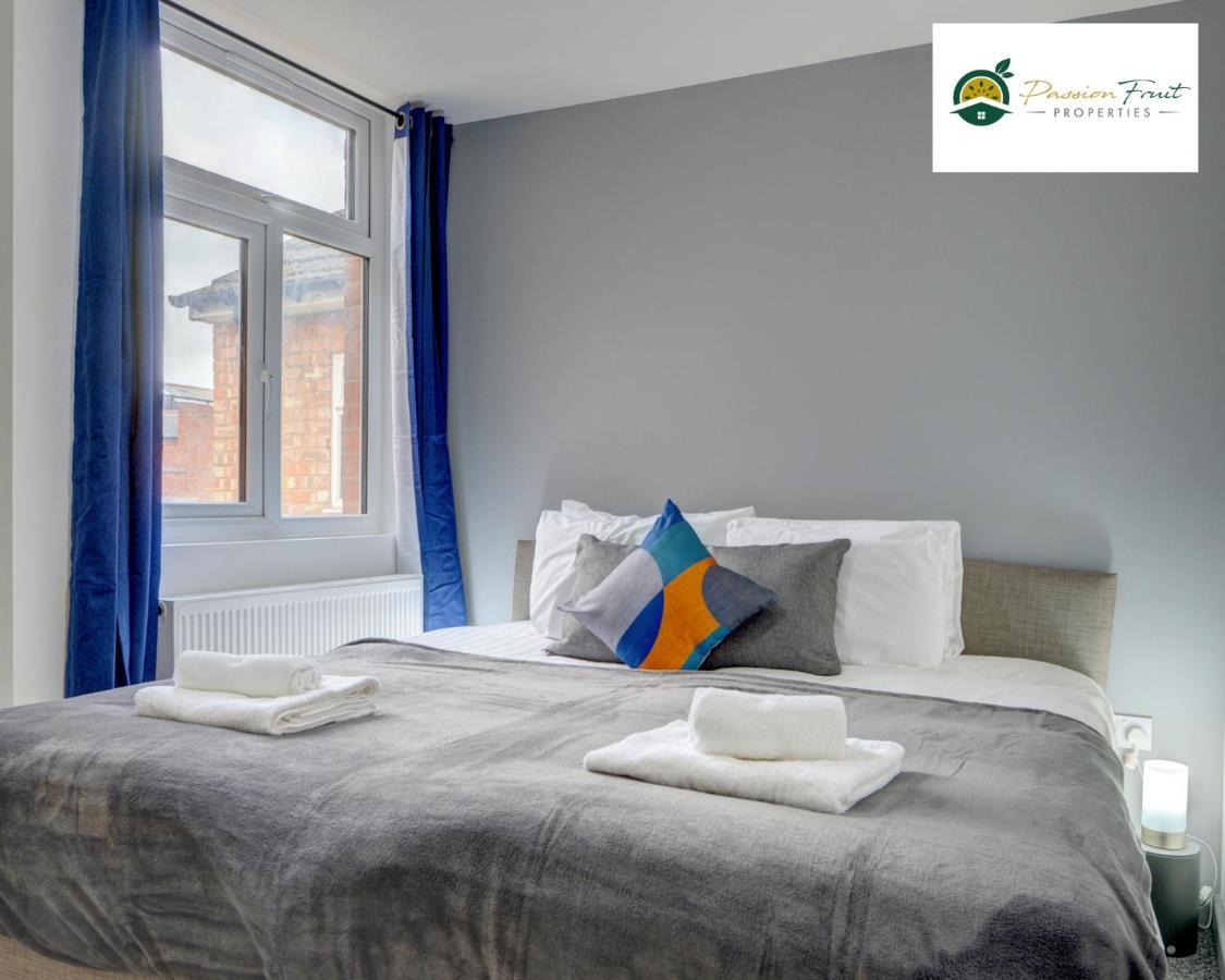 Spacious Centre House: 5-bed, Garden & Wi-fi - 56hrc Apartment