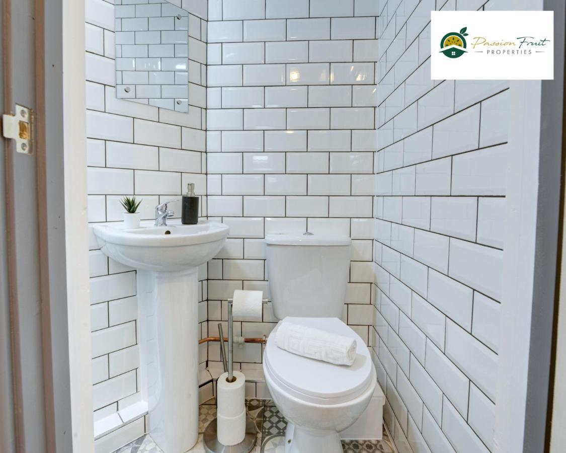 Spacious Centre House: 5-bed, Garden & Wi-fi - 56hrc Apartment