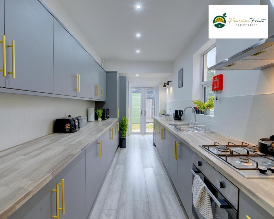 Spacious Centre House: 5-bed, Garden & Wi-fi - 56hrc * Coventry
