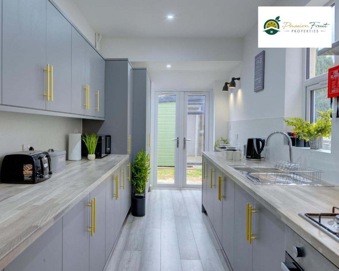 Spacious Centre House: 5-bed, Garden & Wi-fi - 56hrc Apartment Coventry
