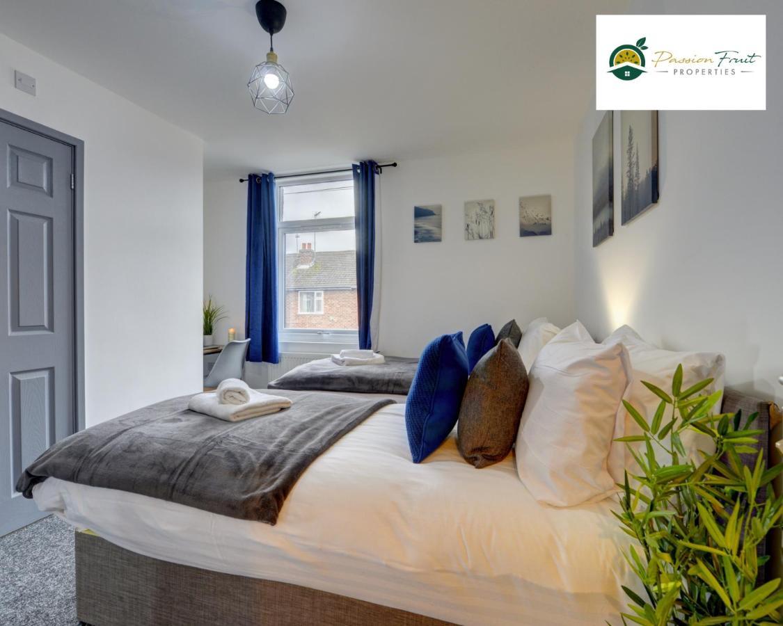 Spacious Centre House: 5-bed, Garden & Wi-fi - 56hrc *